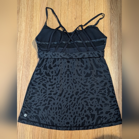 Black cheetah Lululemon tank top with built in sports bra, size 6 - Picture 3 of 3